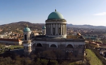 Innen még biztosan nem láttuk a Bazilikát – légi videó