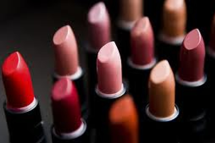 Ettől kenhető a rúzs, habzik a sampon