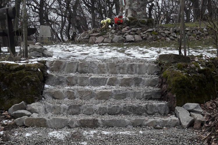Új lépcsőkön a Magyarok Nagyasszonyához a Vaskapu-hegyen - FOTÓK