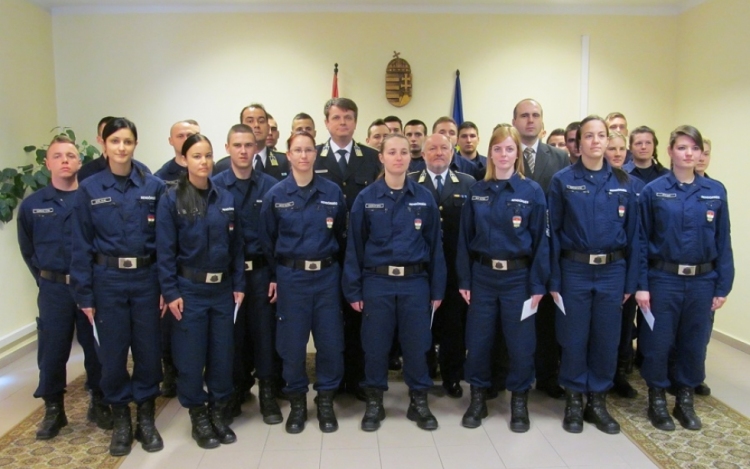 Újabb rendőrök szolgálatban Esztergomban is