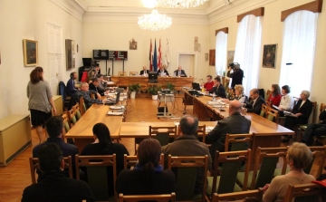 Rendkívüli ülést tart Esztergom – Napirenden több pont is