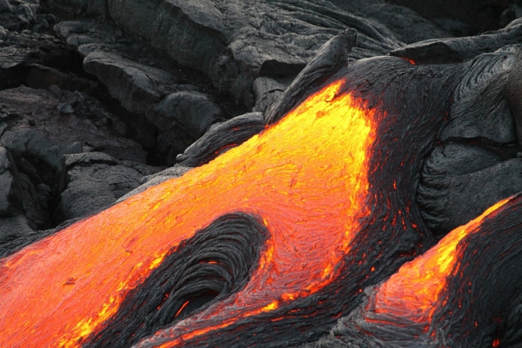 Nagy erejű kitörés rázta meg a Hawaii szigetén tomboló Kilauea vulkánt