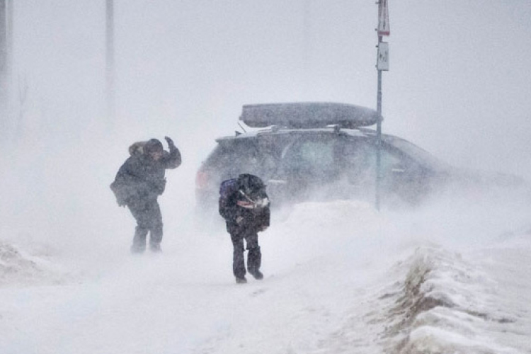 Irtózatos idő: viharos szél és hófúvások jöhetnek