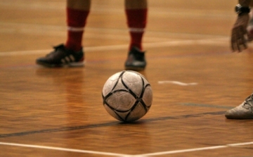 Mindszenty iskolásoké a sportcsarnok első idénybeli focikupája