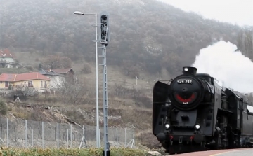 Nosztalgiavonat is felavatta az esztergomi vasútvonalat - VIDEÓ