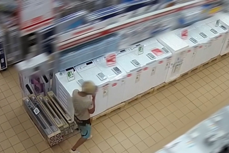 Extrém módon próbált lopni az egyik esztergomi üzletből - VIDEÓ