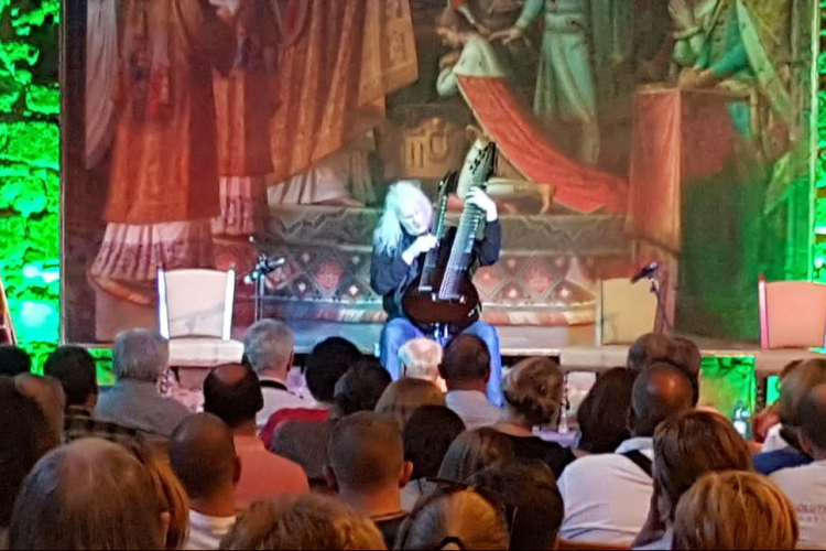 A húrok közé csapnak ma is az esztergomi Gitárfesztiválon!