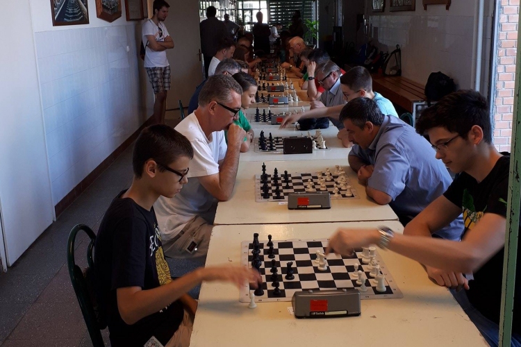 Hazai pályán nemzetközi mezőnyben az esztergomi sakkozók