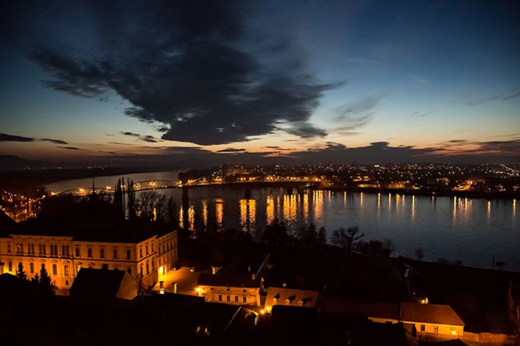 Esztergom utcáit újra a teljes sötét fenyegeti