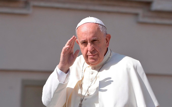 A szentszéki szóvivő szerint Ferenc pápa nincs rosszul, csak náthás