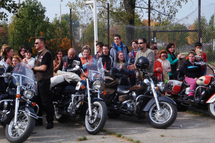 Motoros élmény, ajándékok, öröm – Jótékonysági motoros nap Esztergomban - FOTÓK