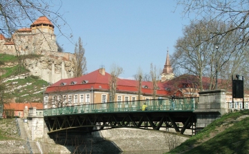 Holttestet emeltek ki a Dunából Esztergomnál