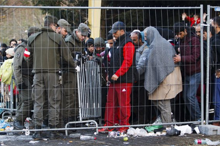 Illegális bevándorlás - magyar rendőrök segítenek Szlovéniában