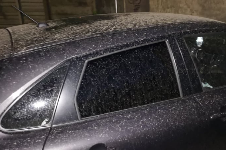 Ne lepődjön meg senki, ha reggelre ilyen az autója! - FOTÓK