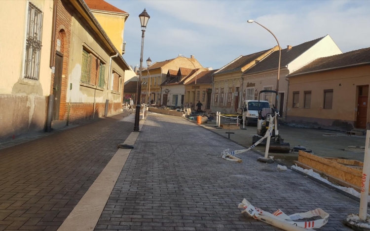 Folytatódik a Simor utca felújítása