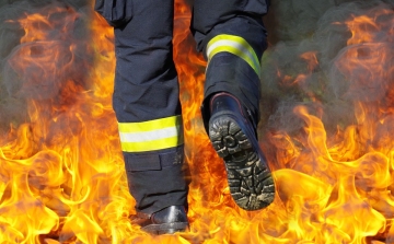 Kisteherautó égett Esztergomban, gyerek próbált tüzet oltani Süttőn
