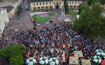 Így szurkolt Esztergom a magyar győzelemért - LÉGI VIDEÓ