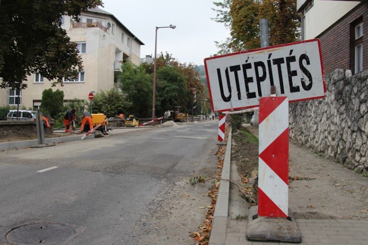 Újabb utak és járdák újulnak meg Esztergomban