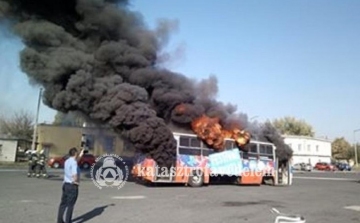 Ömlött ki a füst, teljesen kiégett két busz