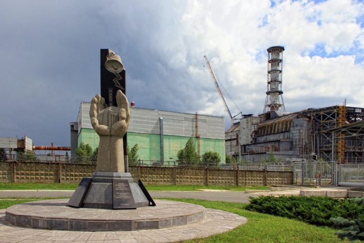 Csernobilban izzik a szarkofág alá temetett reaktor