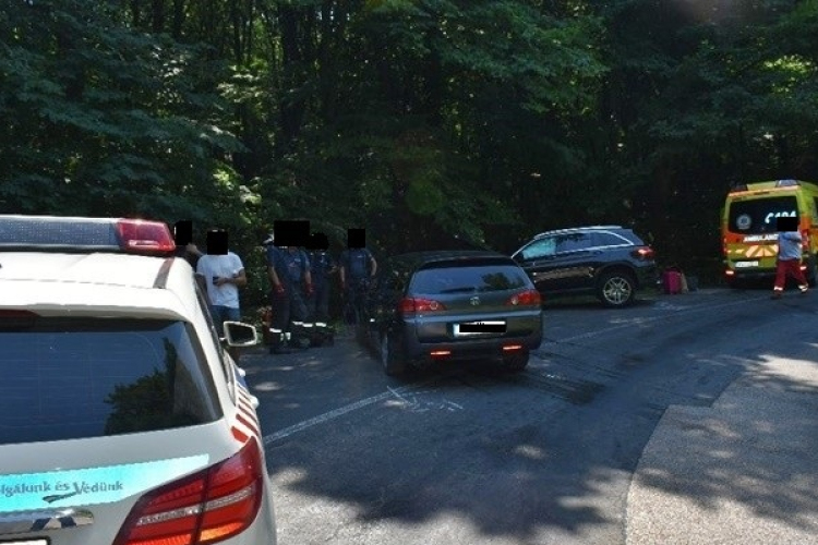 Hárman sérültek meg a Dobogókői úton egy balesetben