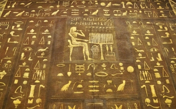 Egy fáraó aranyművesének sírjára bukkantak Luxornál