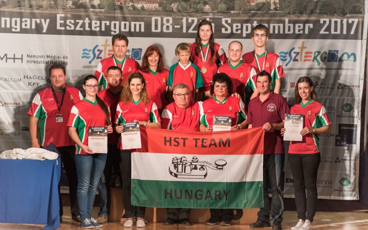 Hat magyar gyorstávírász-érem Esztergomban
