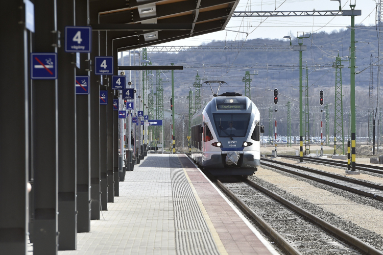 Megvan, hogy miért késtek az esztergomi vonatok