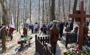 Esztergomnál elesett honvédekre emlékeztek a Szamárhegyen - FOTÓK