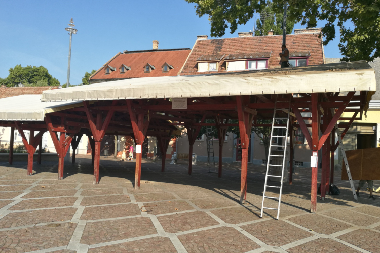 Bontják a Széchenyi téri sátrat