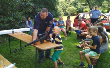 Fegyverekkel is találkozhattak a gyerekek a bikolpusztai táborban - FOTÓK
