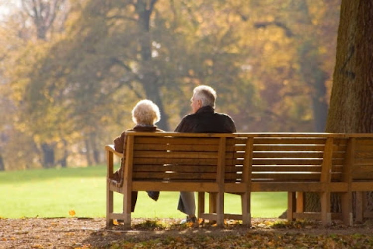 13. havi nyugdíjat és nyugdíjpémiumot kapnak a nyugdíjasok