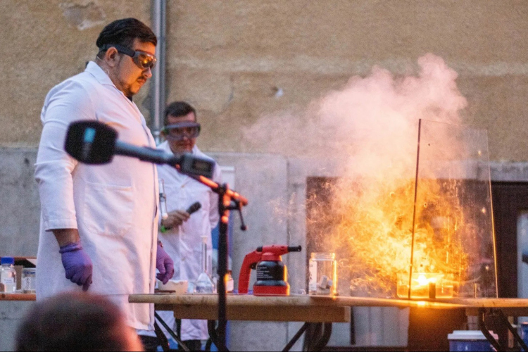 A Múzeumok Éjszakája egyik legnépszerűbb esztergomi programja idén is a Richter Tudományos Show volt