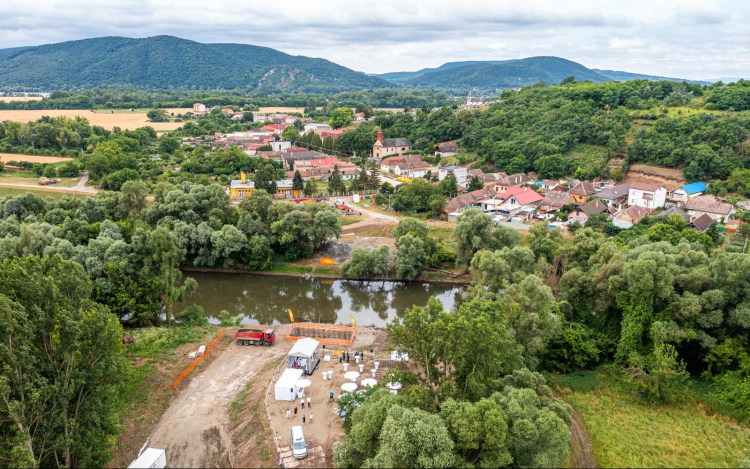 Letették az új magyar-szlovák Ipoly híd alapkövét