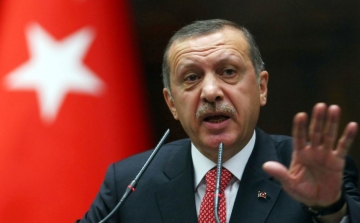 Lecseréli a fél kormányt a török miniszterelnök 