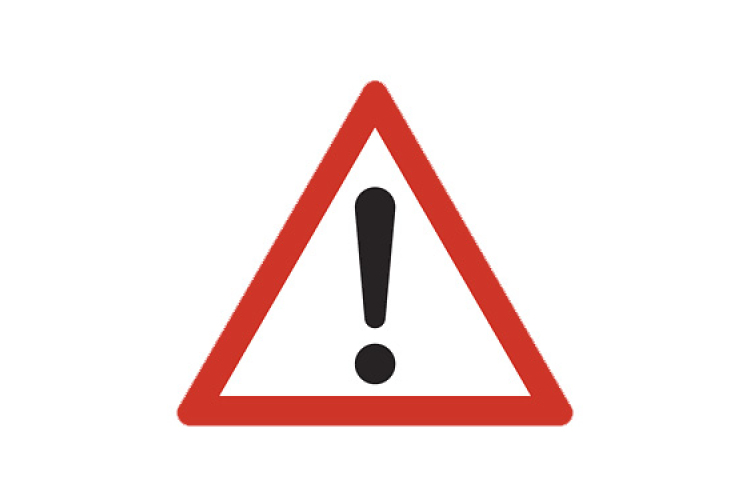 Három autó ütközött Dorogon - lezárták a főutat