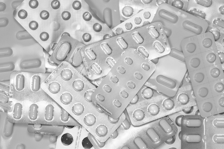 Több tucat egészségügyi dolgozó ellen emeltek vádat opiát tartalmú gyógyszerek miatt Amerikában