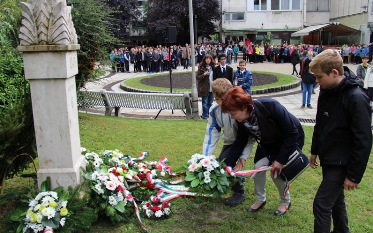 A magyar föld alól a vértanúk szent lelke földalol