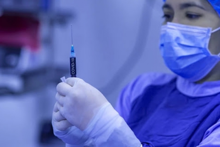 Újabb kínai vakcina lépett a klinikai tesztek harmadik fázisába