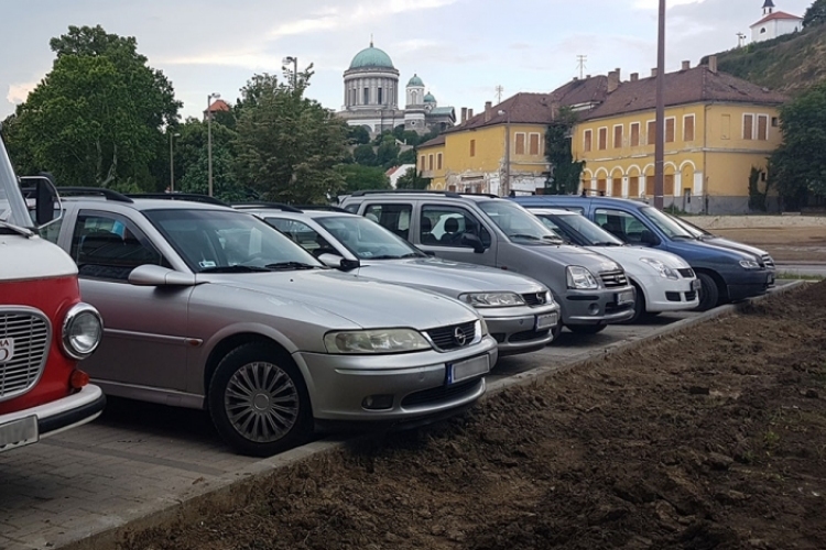 Ingyenes a parkolás Esztergomban is!