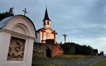 A Szent Tamás–hegy története.  Vezetett séta Esztergomban az Idegenvezetők Világnapja alkalmából