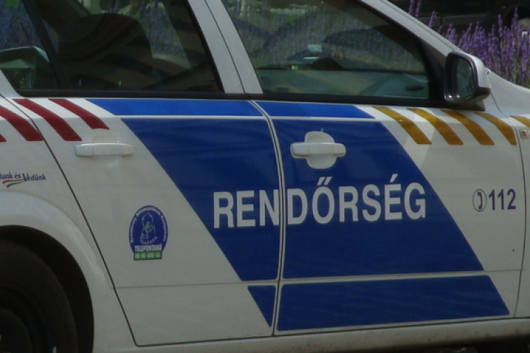 Rendőrautónak ütközött egy kocsi a fővárosban