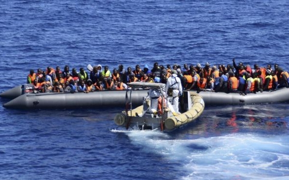 A járvány miatt lezárták az olasz kikötőket a migránsokkal érkező NGO-hajók előtt