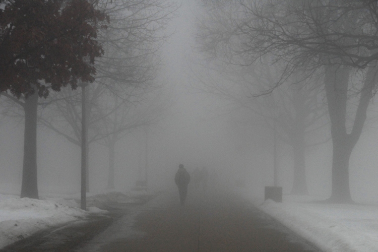 Köd és láthatatlan kátyúk az utakon