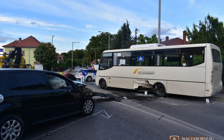 Busznak csapódott egy ittas, bedrogozott sofőr, súlyos sérülést okozott