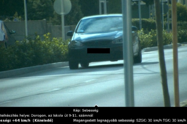 Gyorshajtó, ittas vezető és telefonáló autós is lebukott Dorogon
