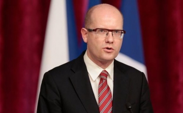 A cseh kormányfő szerint Prága továbbra sem vesz részt a migránsok elosztásában