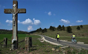 Elkészült a határon átnyúló, Esztergomot is érintő kerékpáros zarándokút 