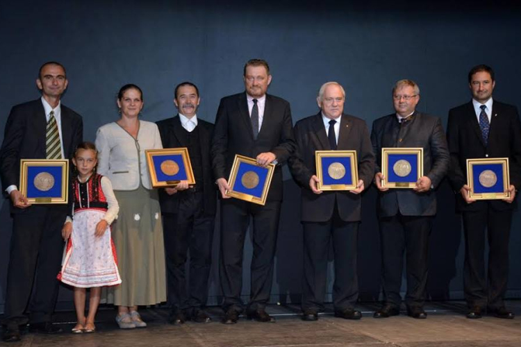Átadták a Megyei Príma Díjakat - esztergomiak is a kitüntettetek közt