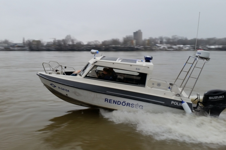 Hídról esett a Dunába egy férfi